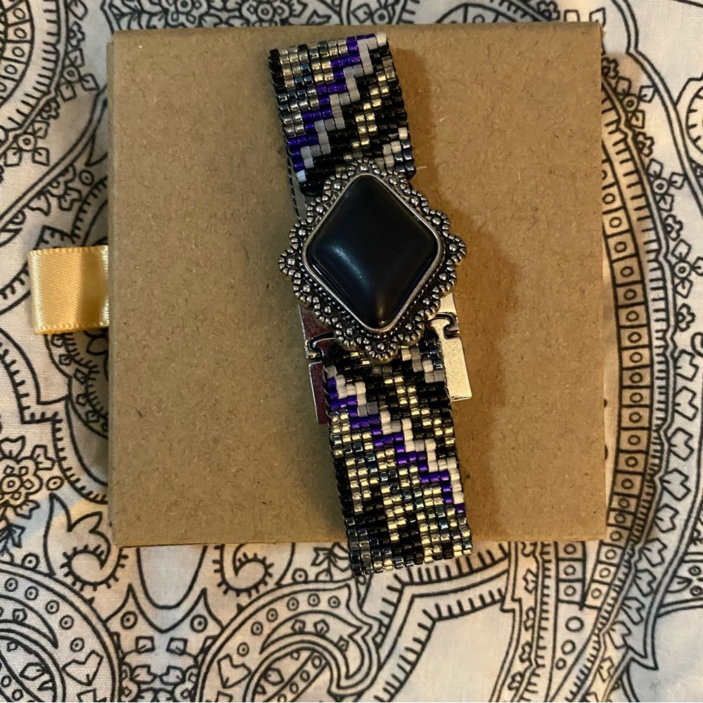 Beaded multicolored bracelet with black center stone and magnetic clasp